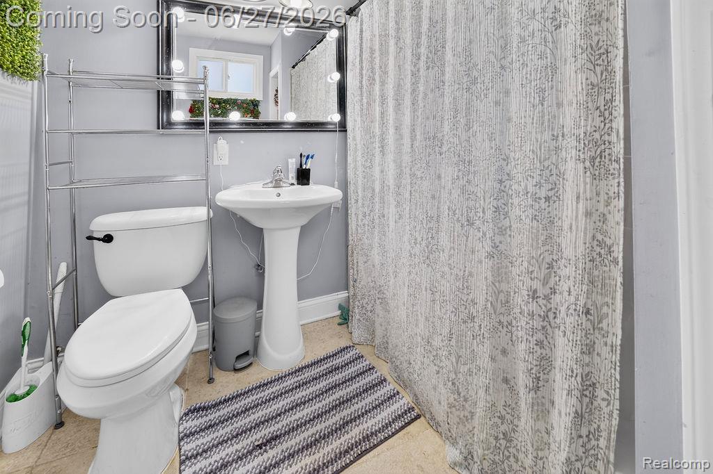 7715 Beech Daly Road Property Photo 17