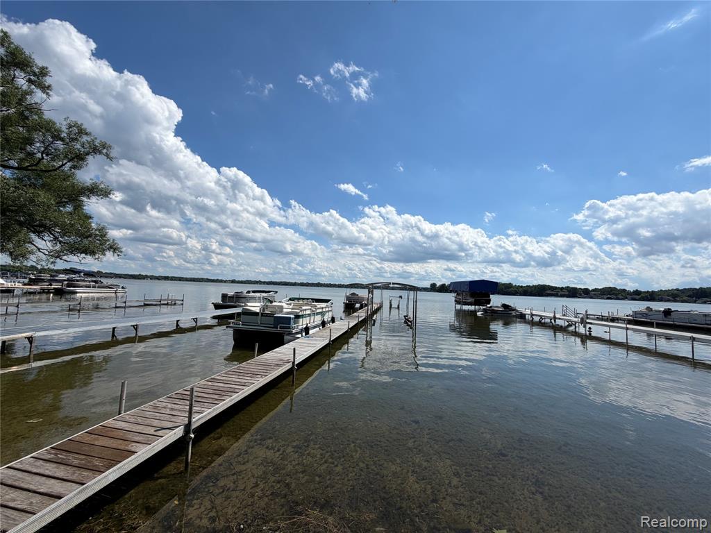561 E Walled Lake Drive Property Photo 1