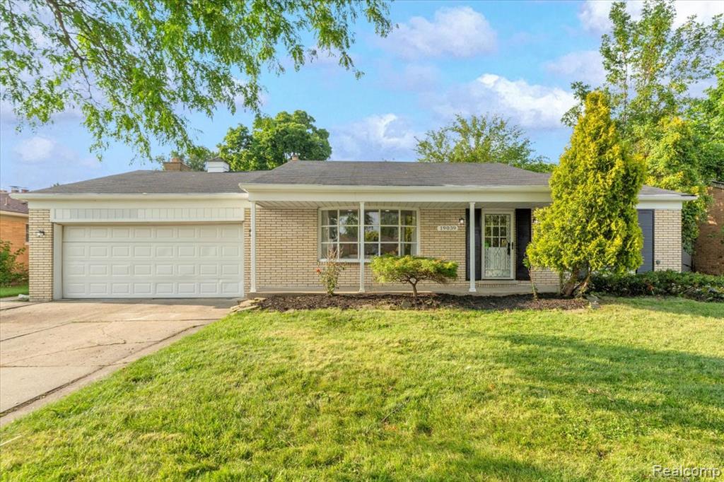 19039 Elsmere Avenue Property Photo 2