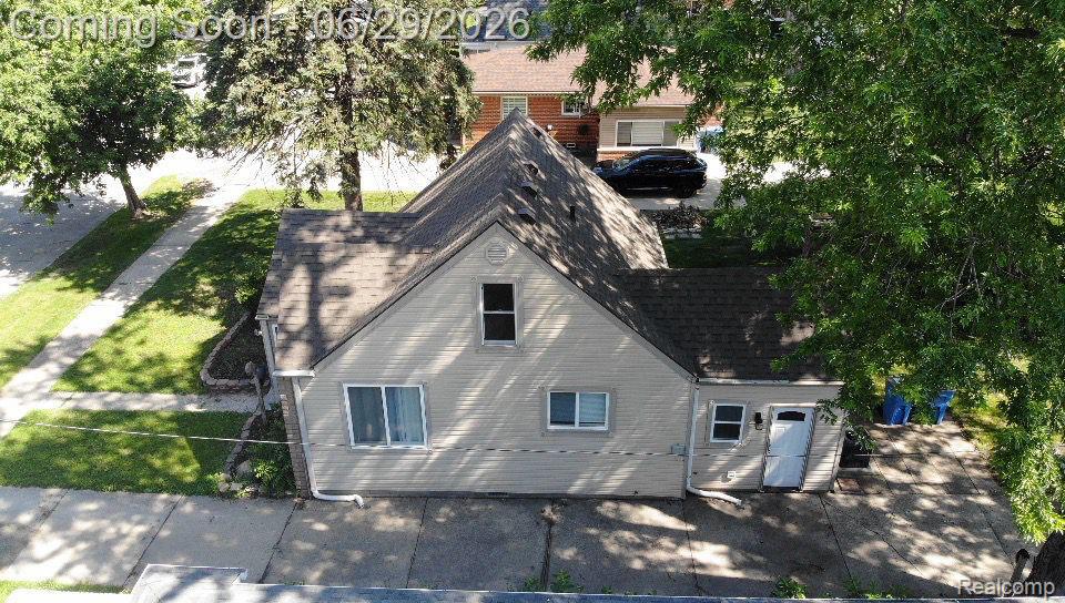 5694 Robindale Avenue Property Photo 4