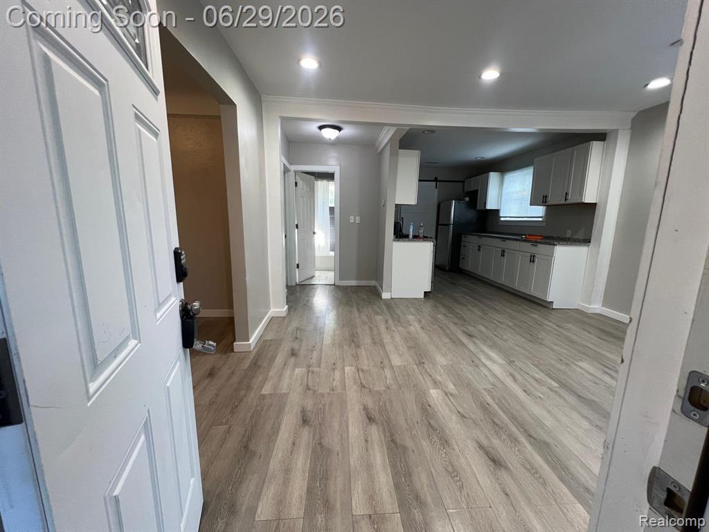 5694 Robindale Avenue Property Photo 7
