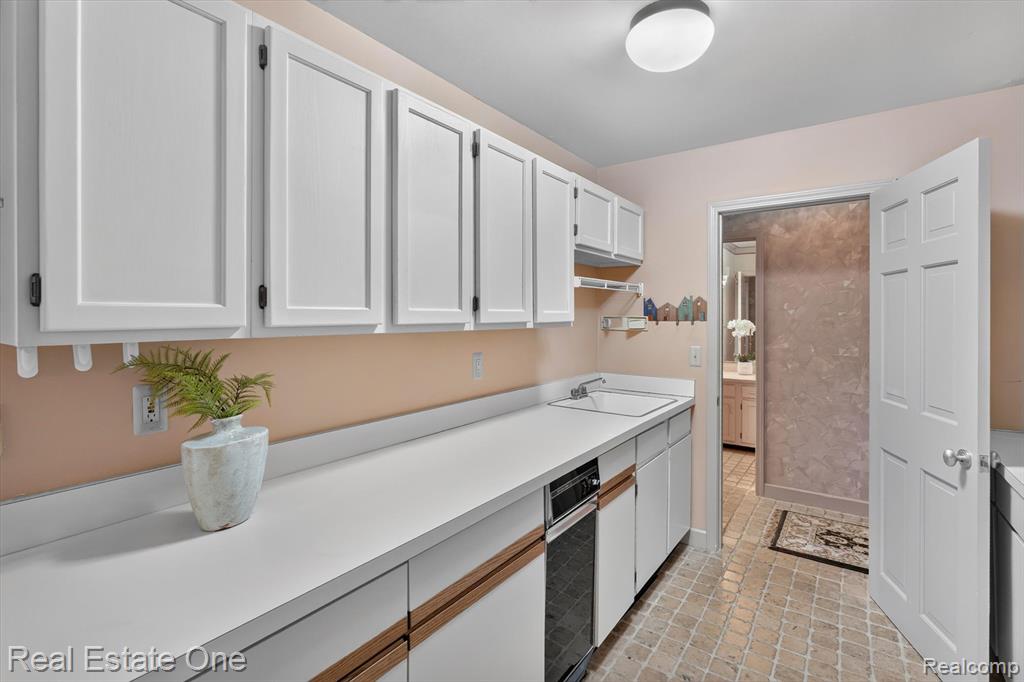 5161 Ledgewood Drive Property Photo 34
