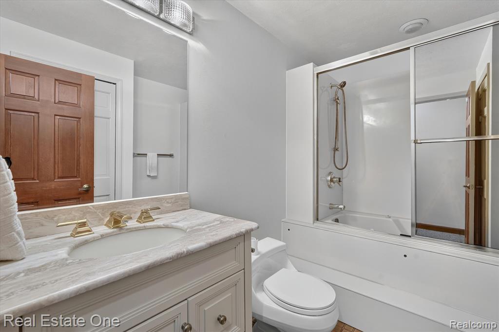 5161 Ledgewood Drive Property Photo 38