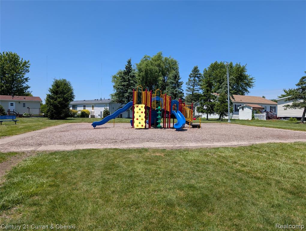 29319 Maple Property Photo 15