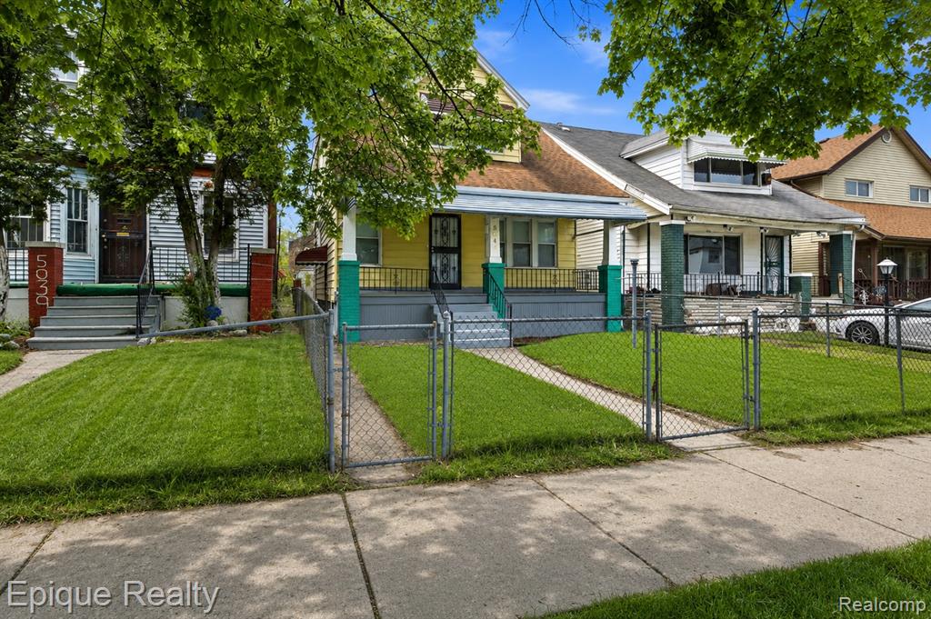 5045 Fairview Street Property Photo 6