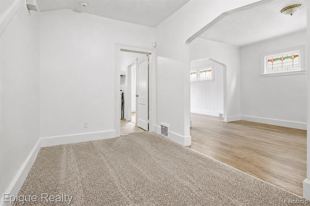 5045 Fairview Street Property Photo 12