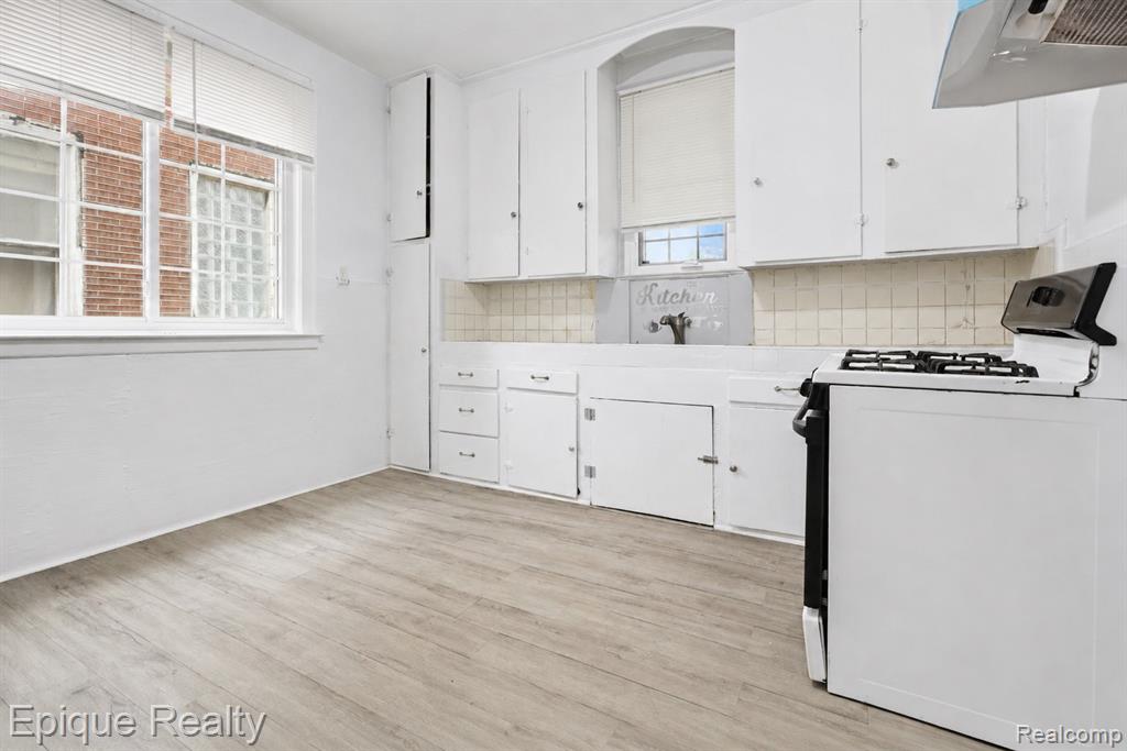 5045 Fairview Street Property Photo 15