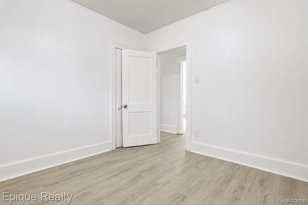 5045 Fairview Street Property Photo 24