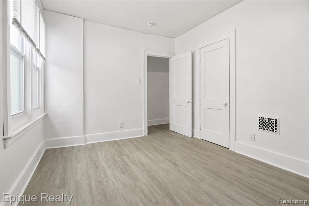5045 Fairview Street Property Photo 26