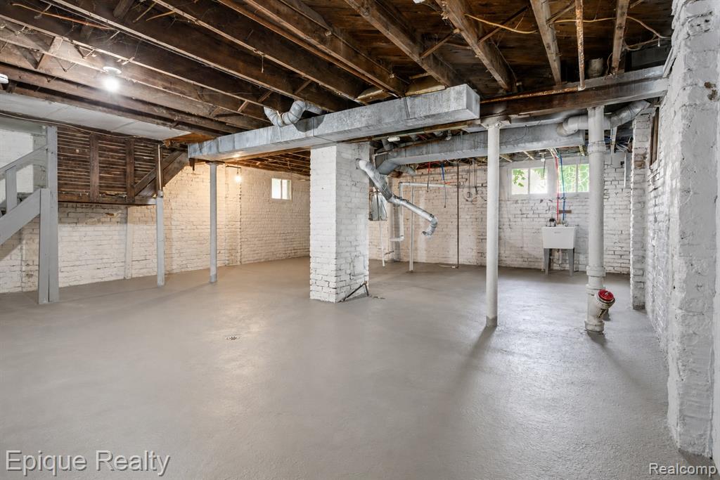 5045 Fairview Street Property Photo 28