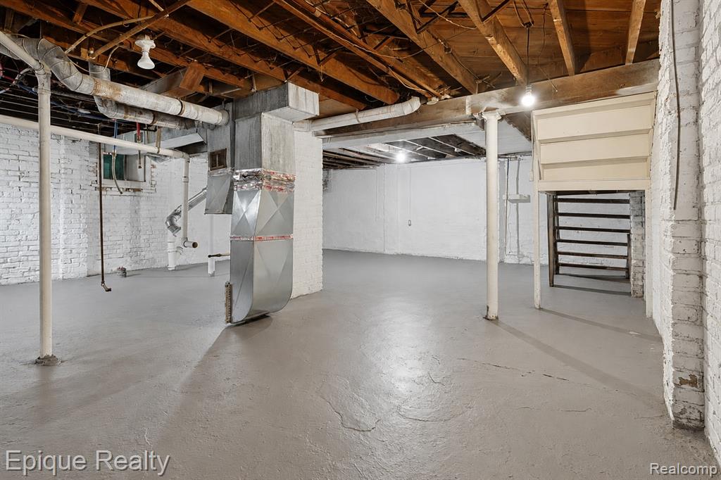 5045 Fairview Street Property Photo 29