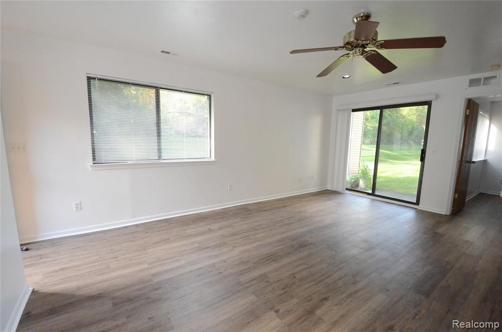 42803 Lilley Pointe Drive Property Photo 4