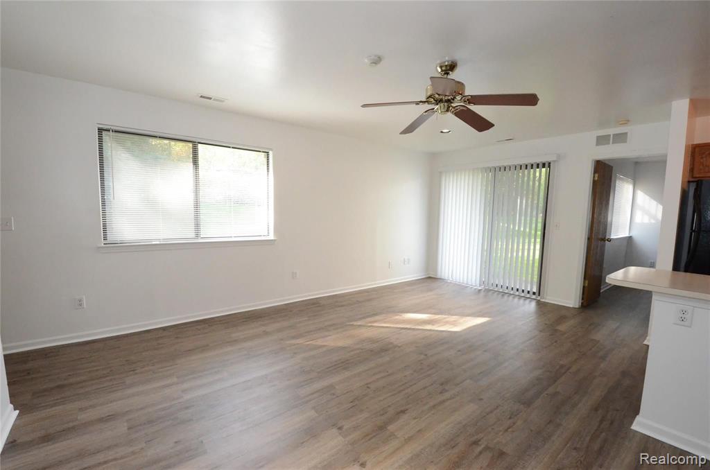 42803 Lilley Pointe Drive Property Photo 5