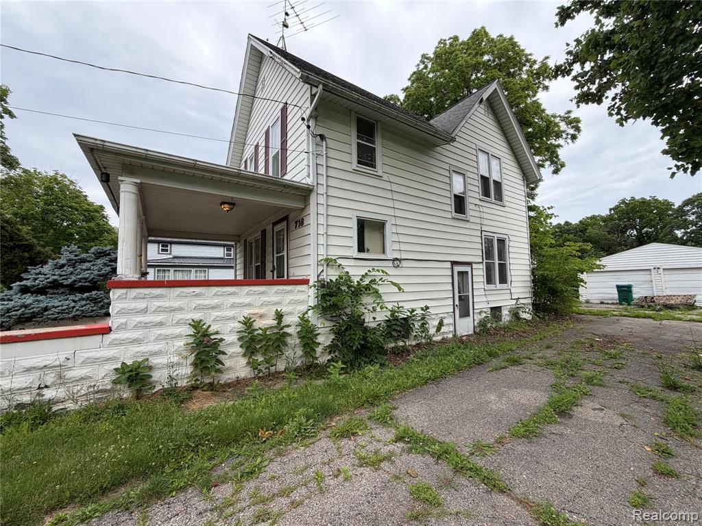 718 River Street Property Photo 5