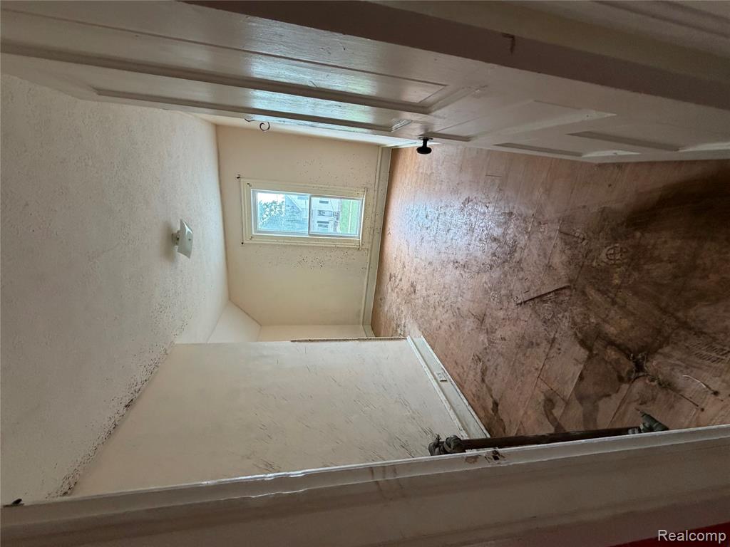 718 River Street Property Photo 23