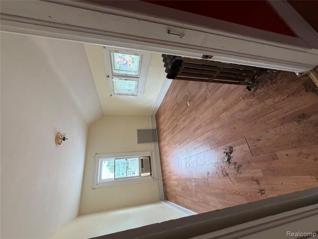 718 River Street Property Photo 24