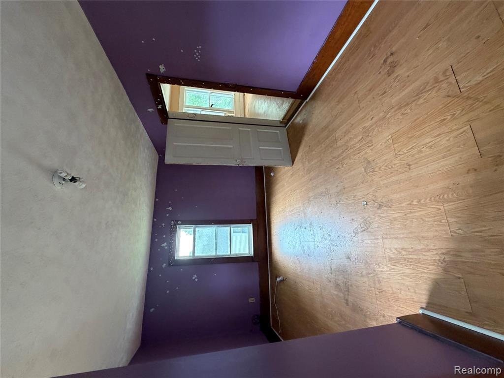 718 River Street Property Photo 27
