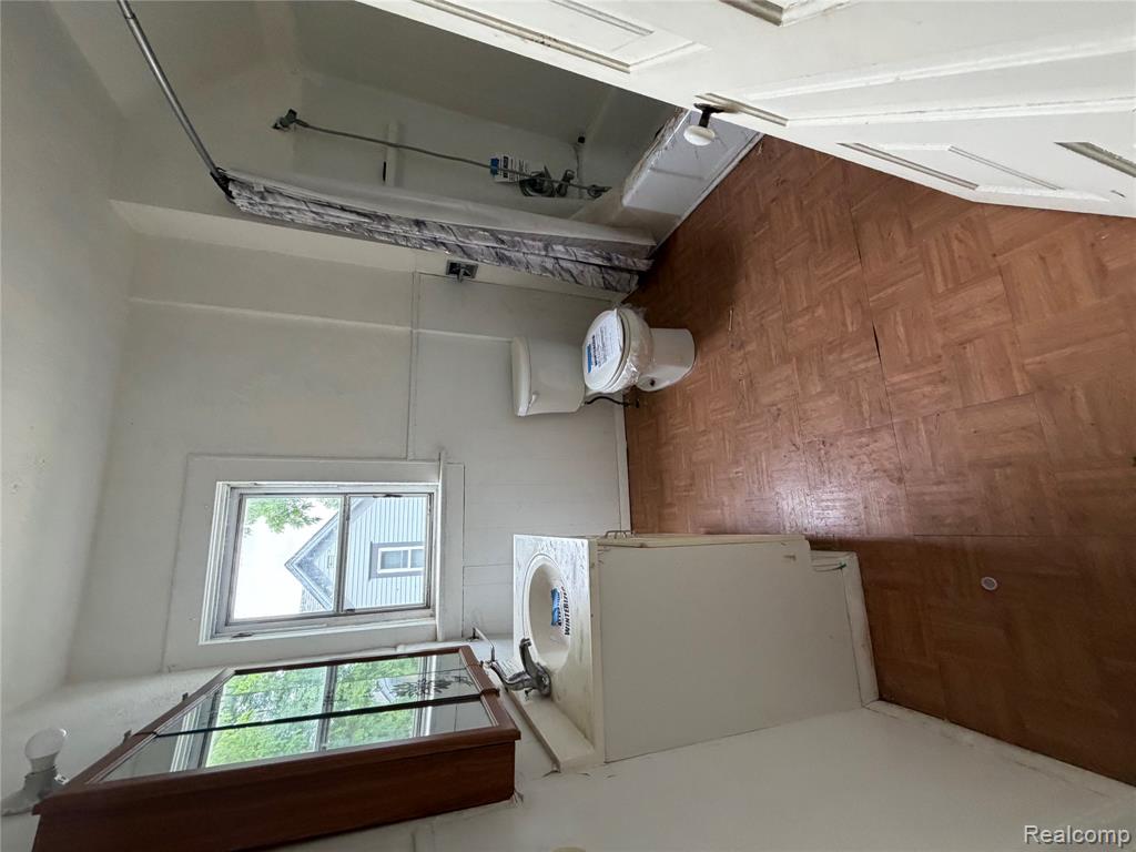 718 River Street Property Photo 28