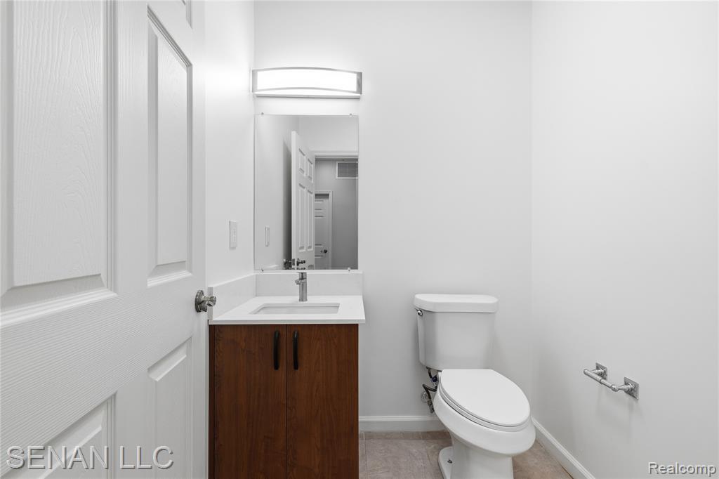 22230 Michigan Avenue Property Photo 9