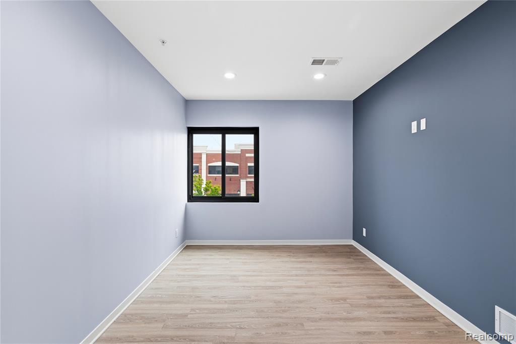 22253 Michigan Avenue Property Photo 8