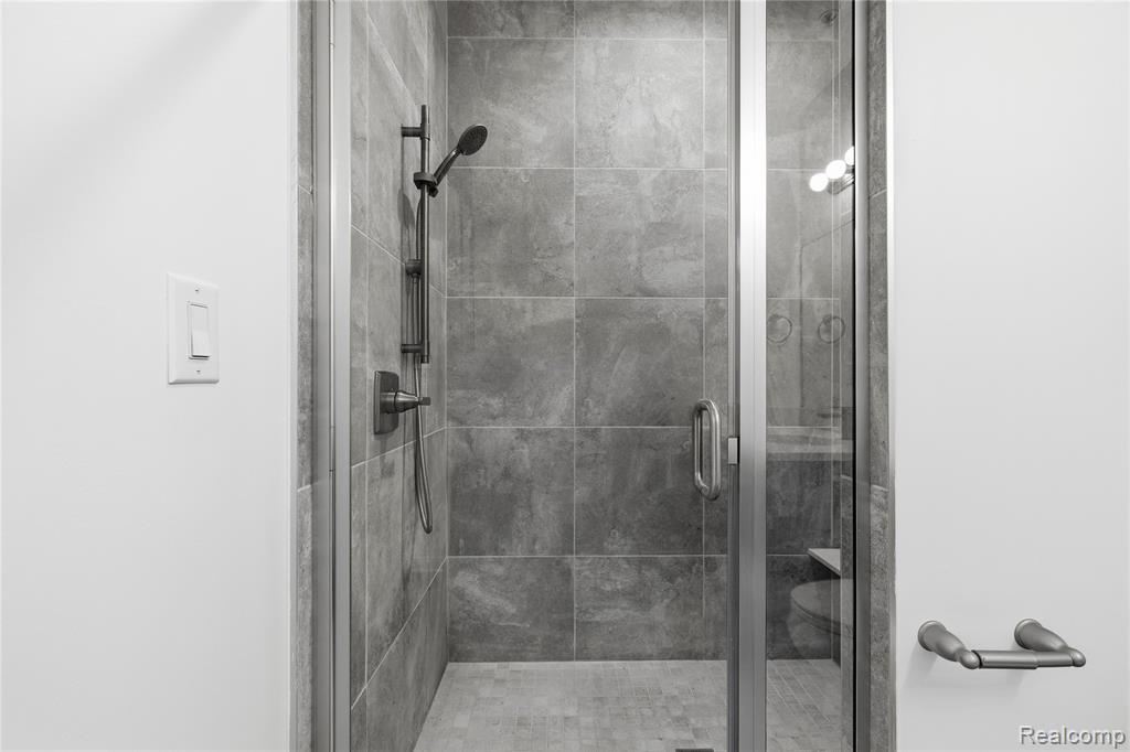 22253 Michigan Avenue Property Photo 11