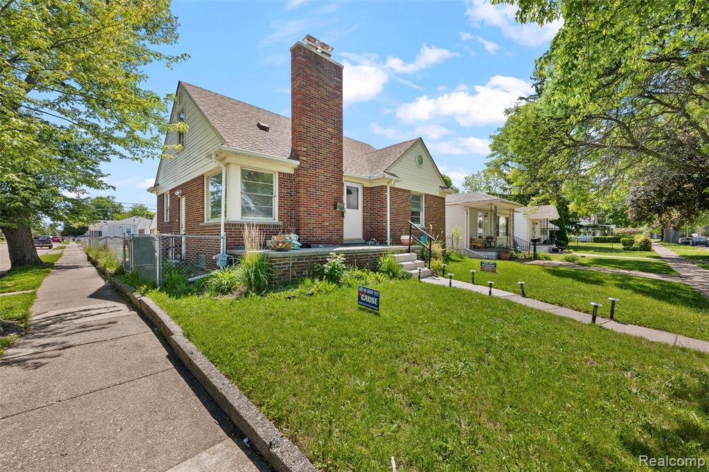 24740 Saxony Avenue Property Photo 5