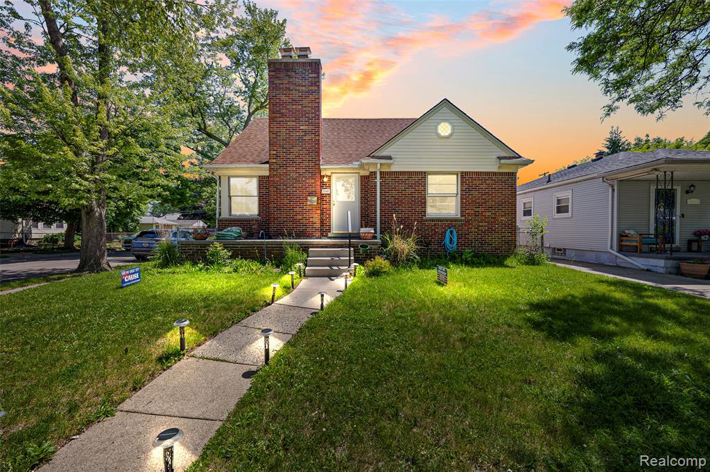 24740 Saxony Avenue Property Photo 6