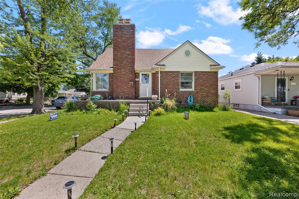 24740 Saxony Avenue Property Photo 7