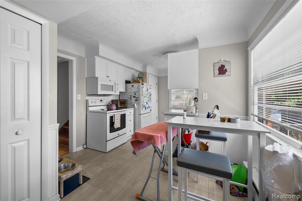 24740 Saxony Avenue Property Photo 17