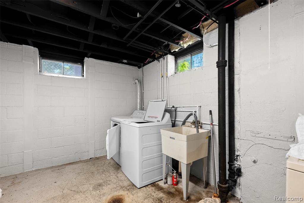 24740 Saxony Avenue Property Photo 22