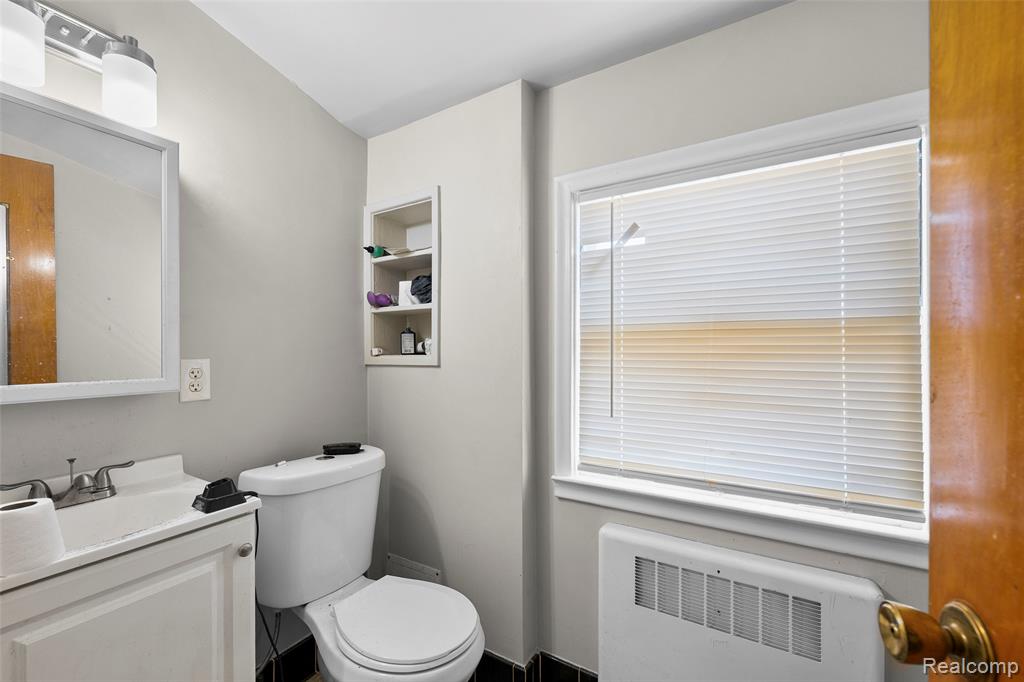 24740 Saxony Avenue Property Photo 27