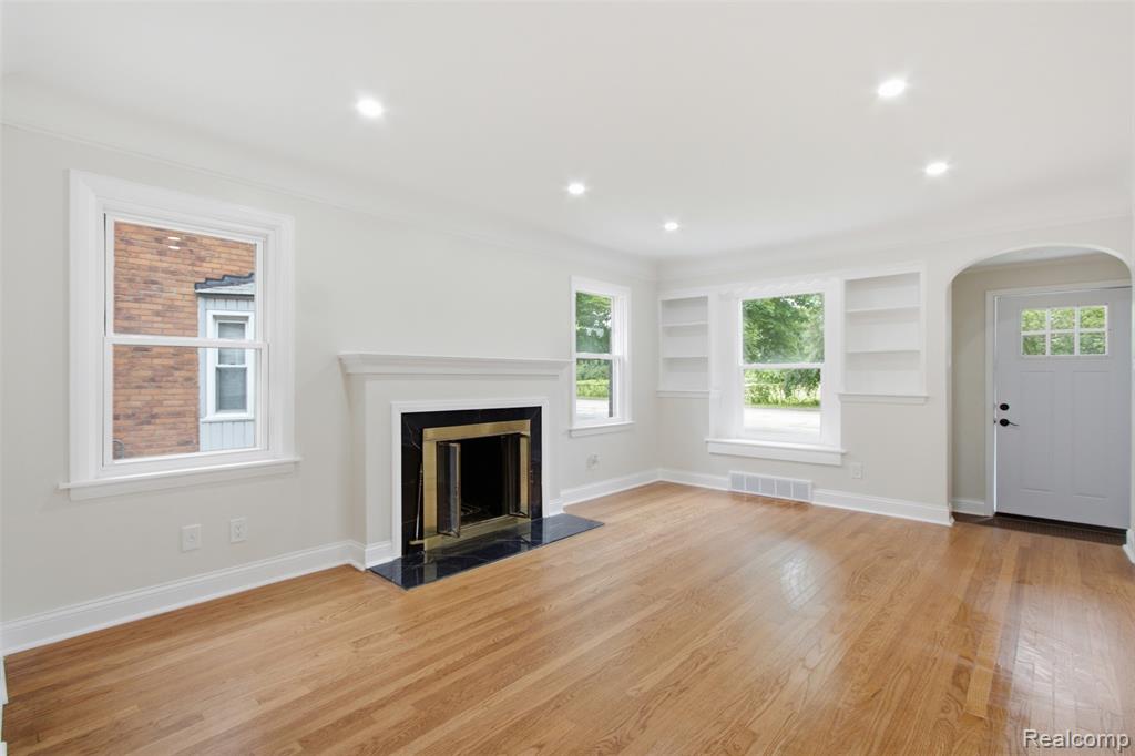 1388 Vernier Road Property Photo 2