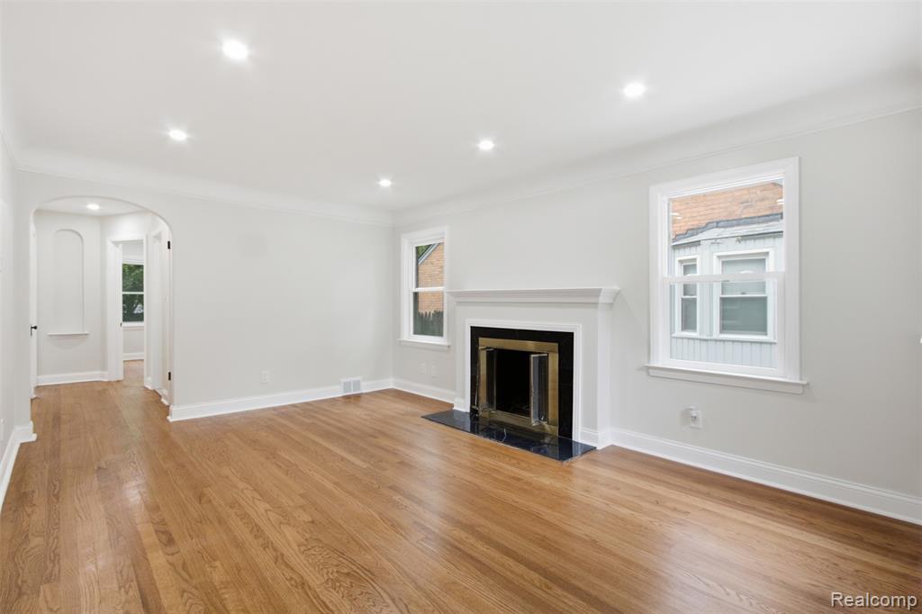 1388 Vernier Road Property Photo 3