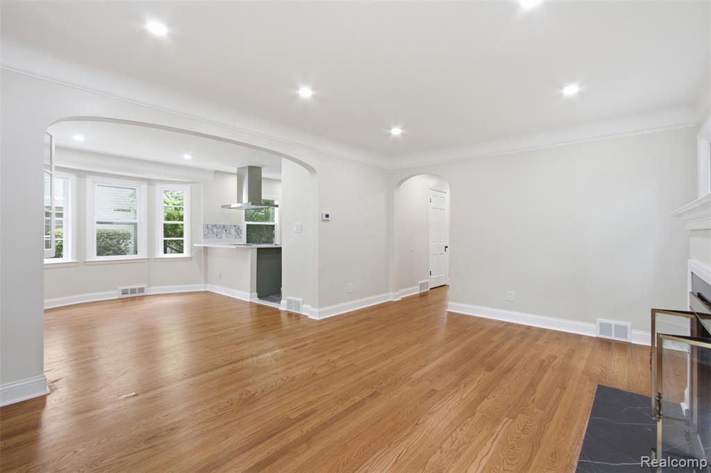 1388 Vernier Road Property Photo 4