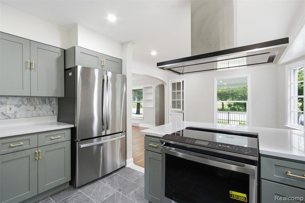 1388 Vernier Road Property Photo 8