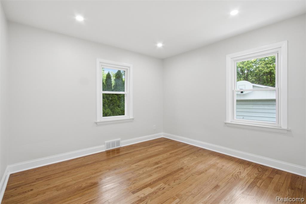 1388 Vernier Road Property Photo 9