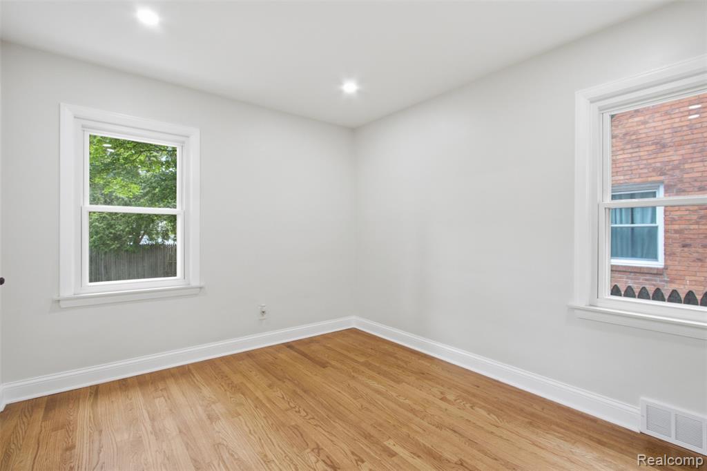 1388 Vernier Road Property Photo 10