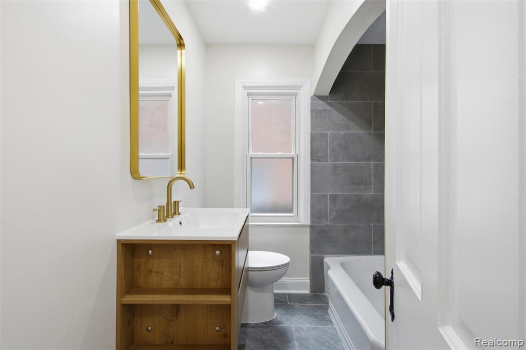 1388 Vernier Road Property Photo 11