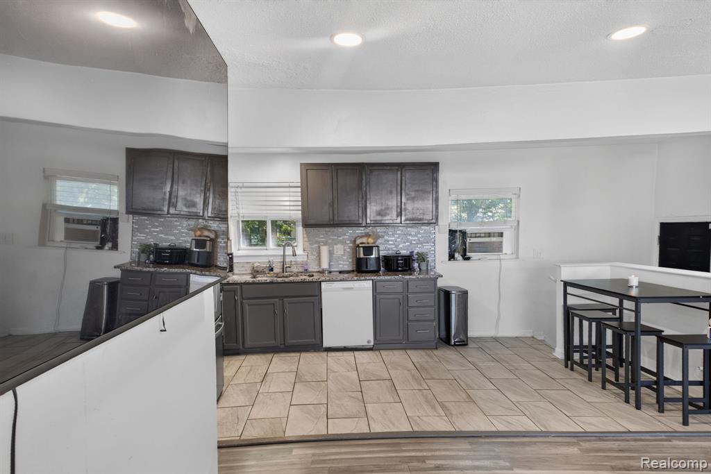 21326 Ithaca Avenue Property Photo 2