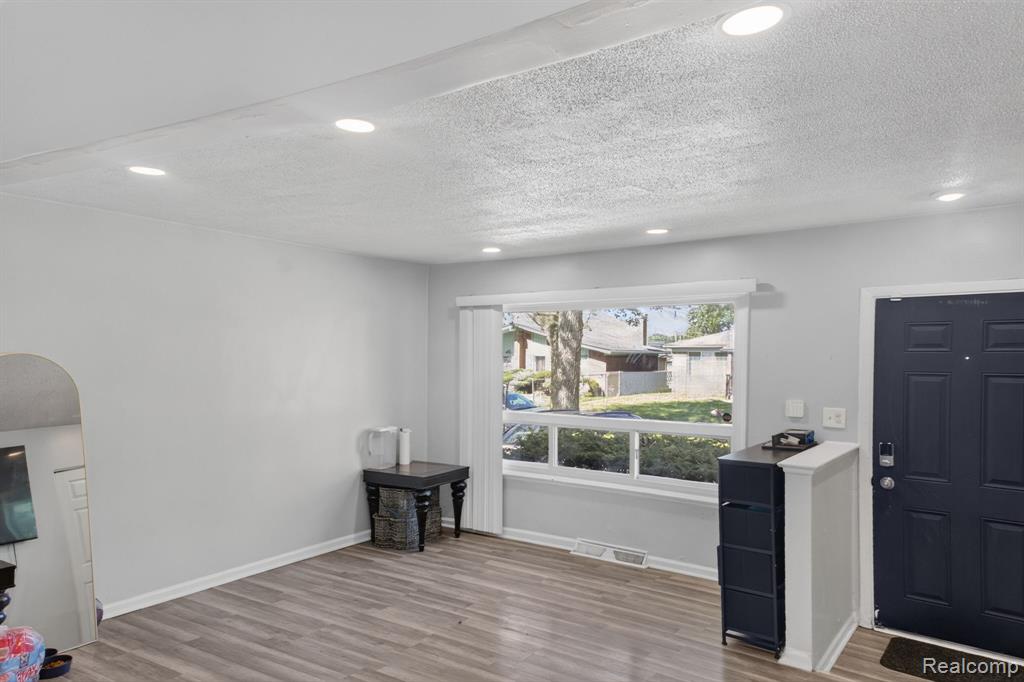 21326 Ithaca Avenue Property Photo 3