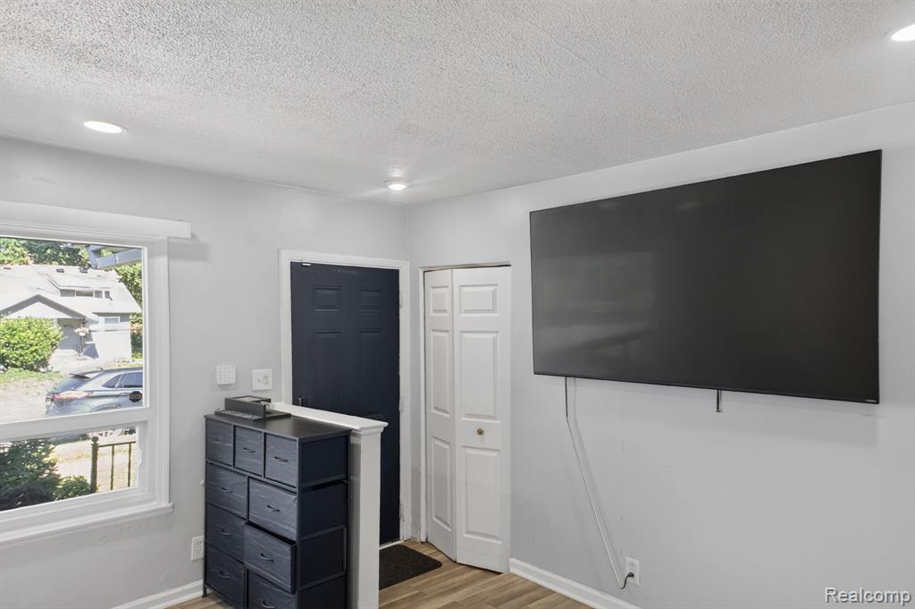 21326 Ithaca Avenue Property Photo 4