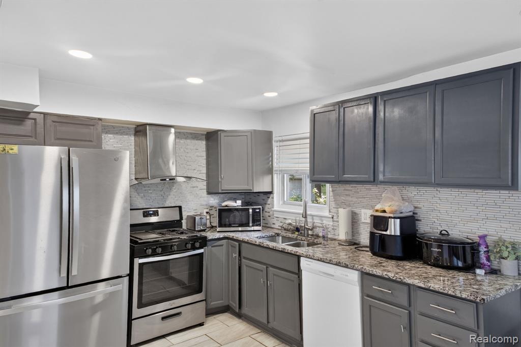 21326 Ithaca Avenue Property Photo 6