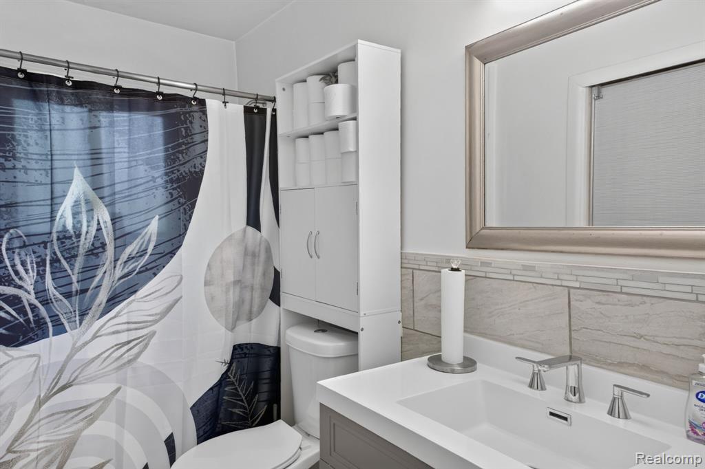 21326 Ithaca Avenue Property Photo 9