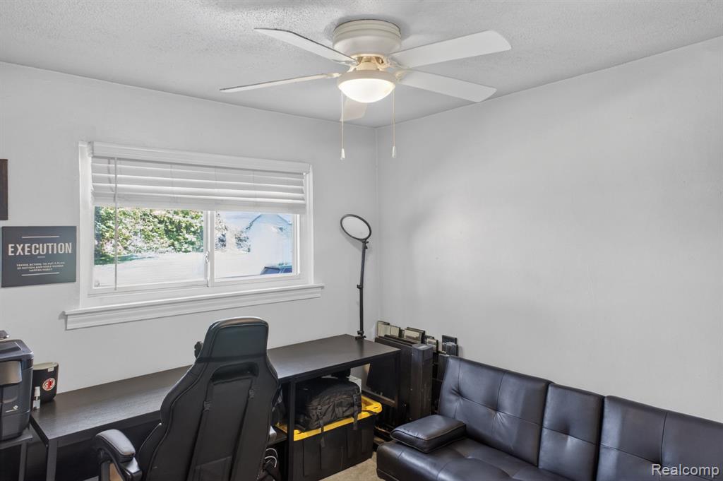21326 Ithaca Avenue Property Photo 14