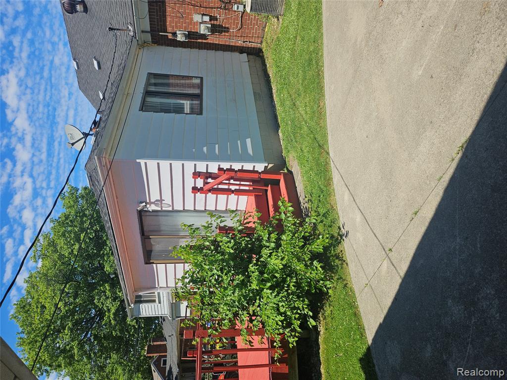 20296 Damman Street Property Photo 23
