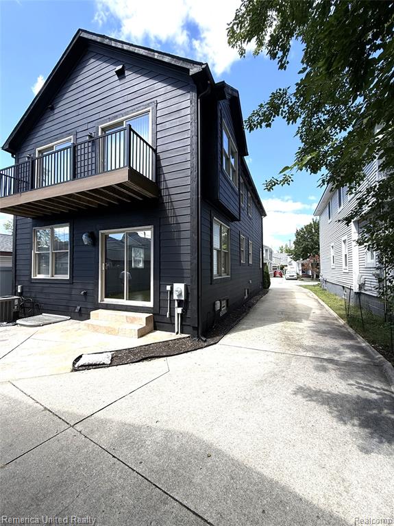 916 Ruffner Avenue Property Photo 3