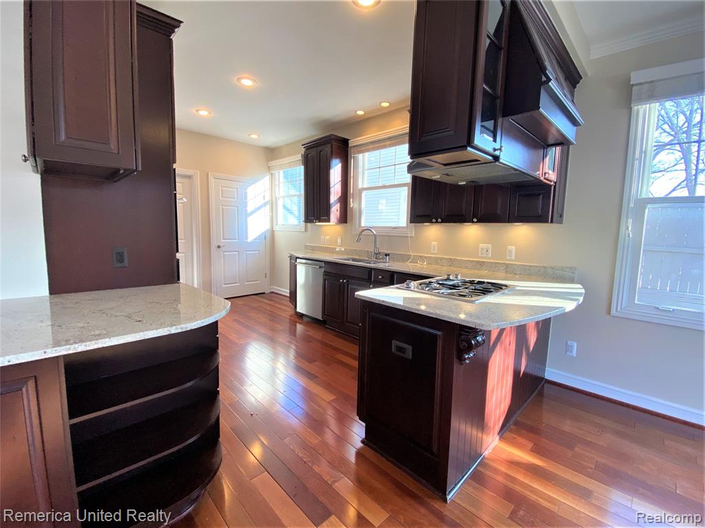 916 Ruffner Avenue Property Photo 7