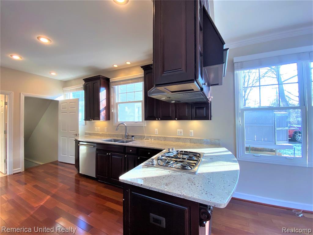 916 Ruffner Avenue Property Photo 8