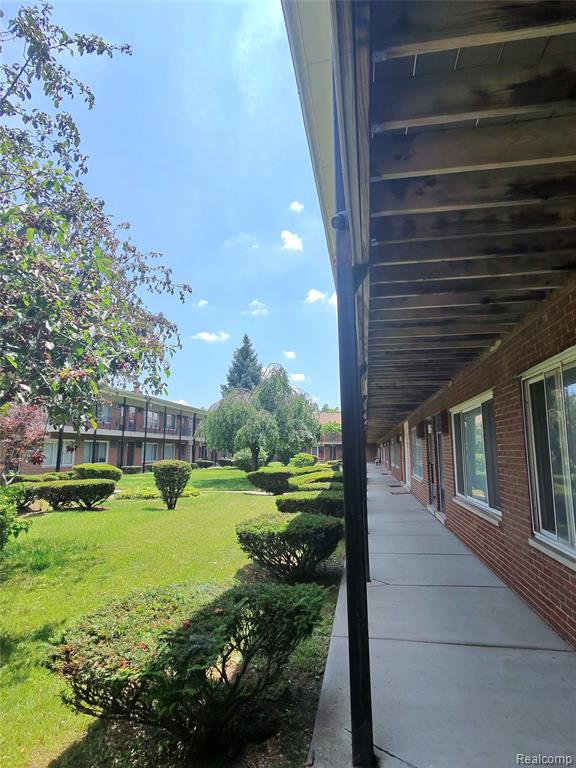 25301 Five Mile Rd Property Photo 15
