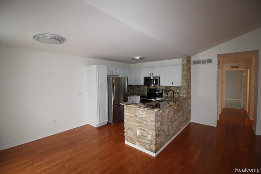 2224 Leighton Drive Property Photo 2